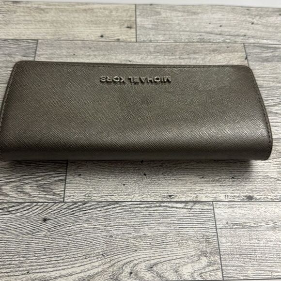 Michael Kors Jet Set Large Saffiano Leather Snap-Front Wallet - Picture 8 of 12